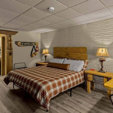 Stonegate Lodge King Bed, Wifi, 50In Roku Tv, Salt Water Pool Room #108 Eureka Springs Dış mekan fotoğraf