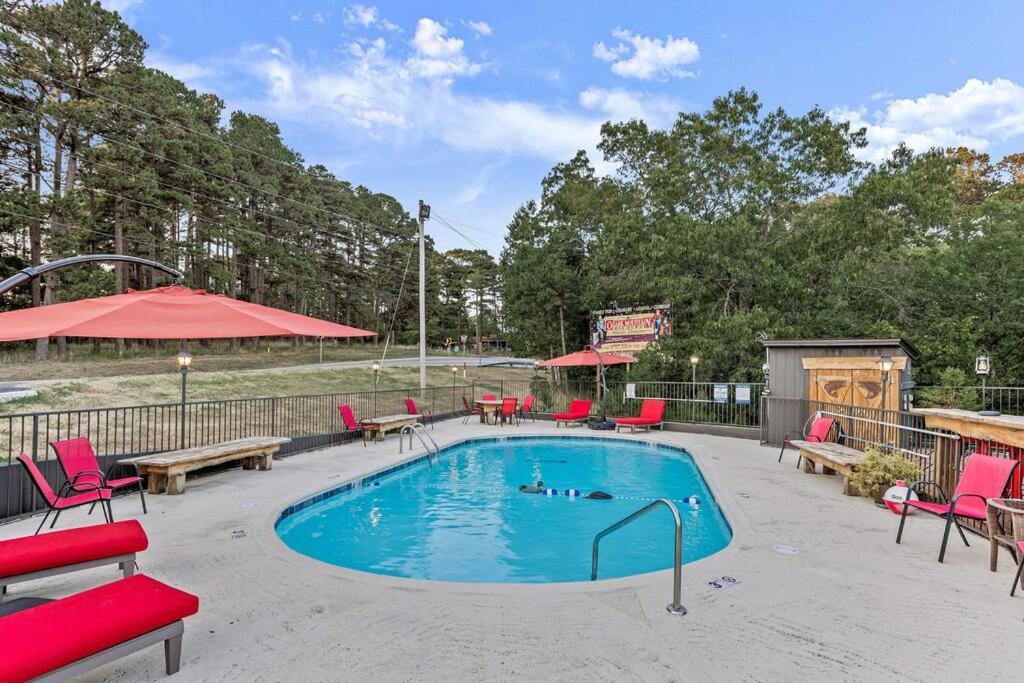 Stonegate Lodge King Bed, Wifi, 50In Roku Tv, Salt Water Pool Room #108 Eureka Springs Dış mekan fotoğraf