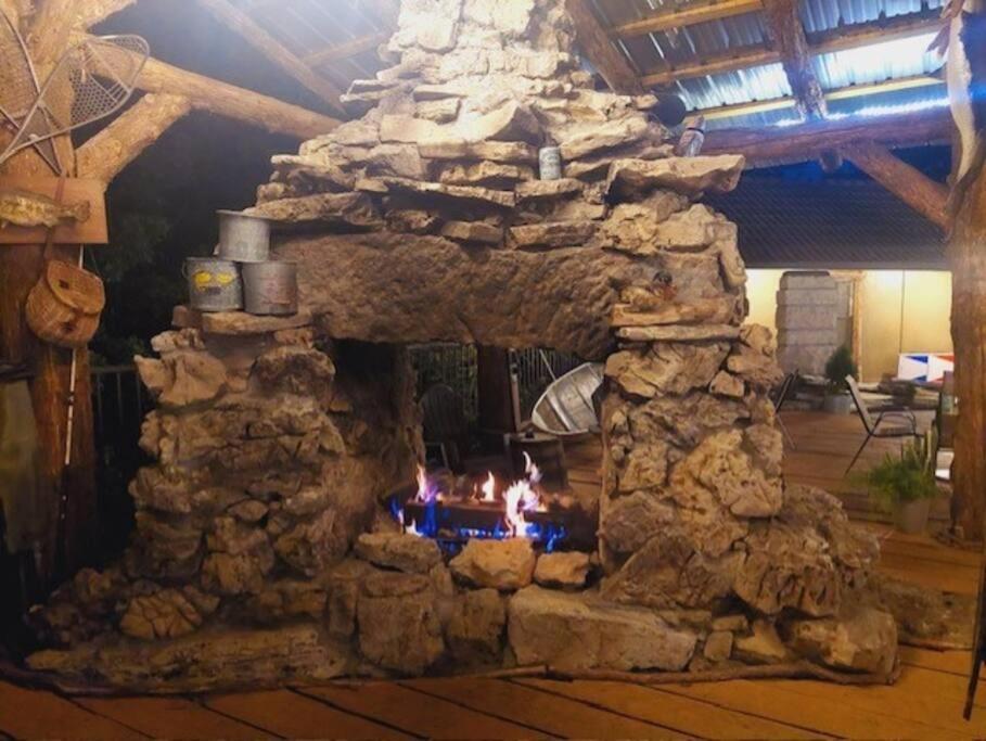 Stonegate Lodge King Bed, Wifi, 50In Roku Tv, Salt Water Pool Room #108 Eureka Springs Dış mekan fotoğraf