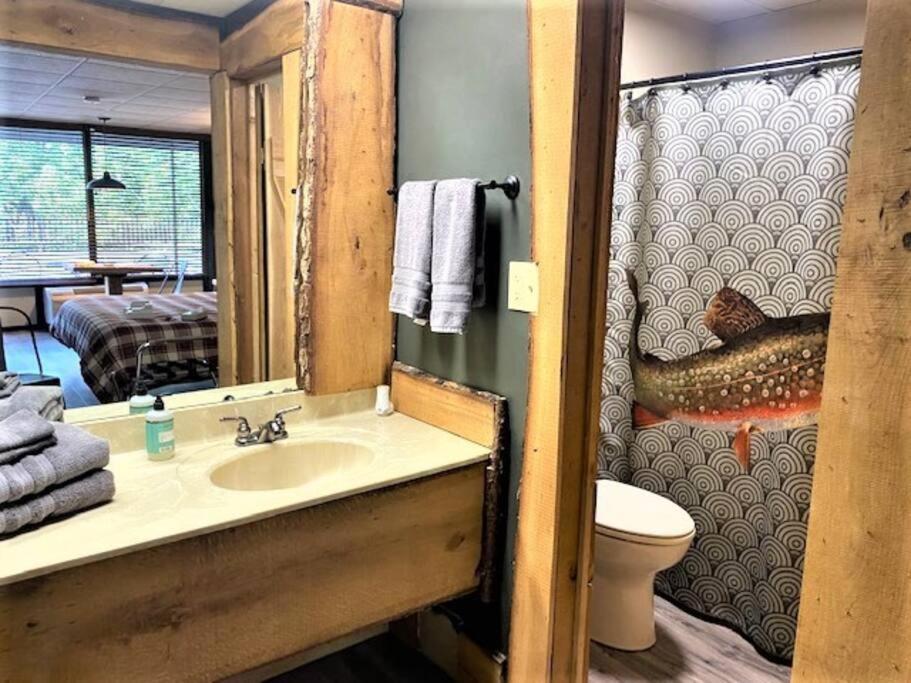 Stonegate Lodge King Bed, Wifi, 50In Roku Tv, Salt Water Pool Room #108 Eureka Springs Dış mekan fotoğraf