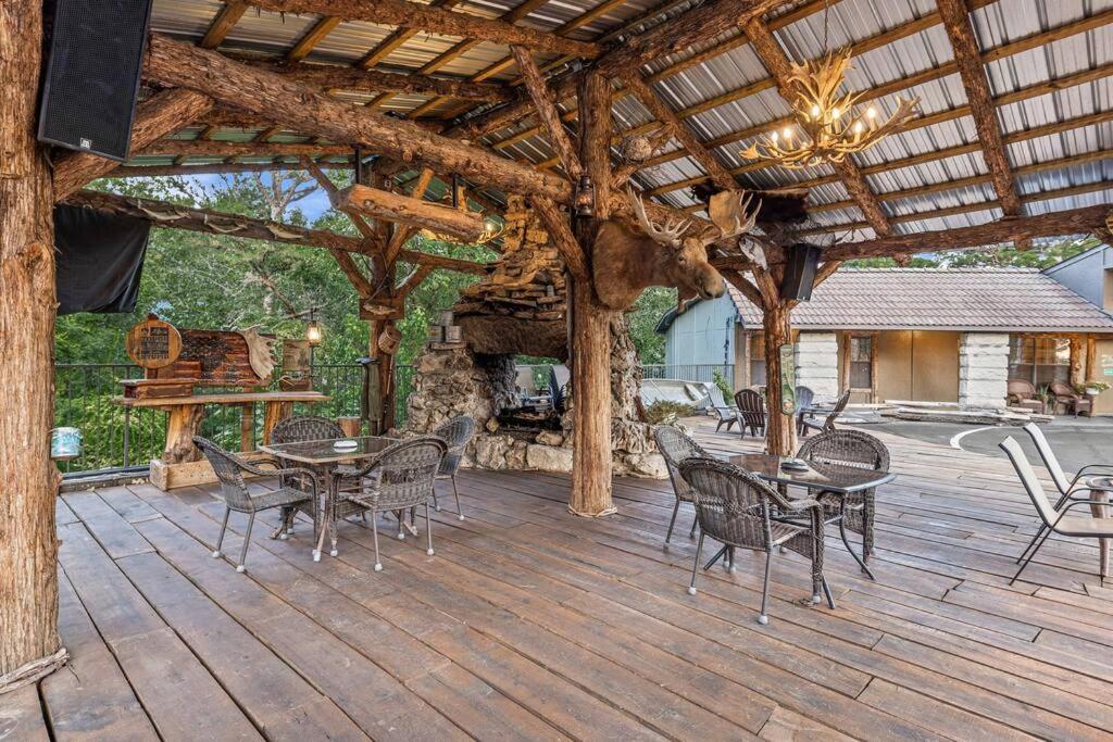 Stonegate Lodge King Bed, Wifi, 50In Roku Tv, Salt Water Pool Room #108 Eureka Springs Dış mekan fotoğraf